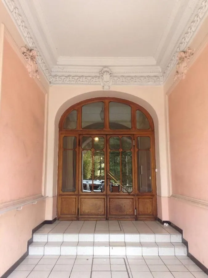 Residence L'Hermitage - Appart Face Aux Thermes Royat 0*,